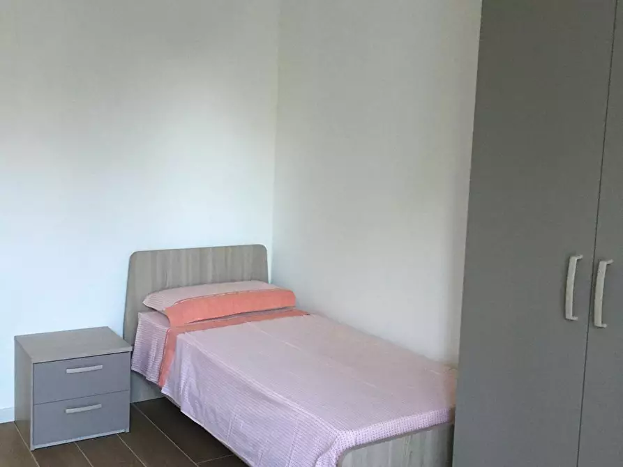 Immagine 1 di Camera in affitto  in Via delle Genziane a Milano