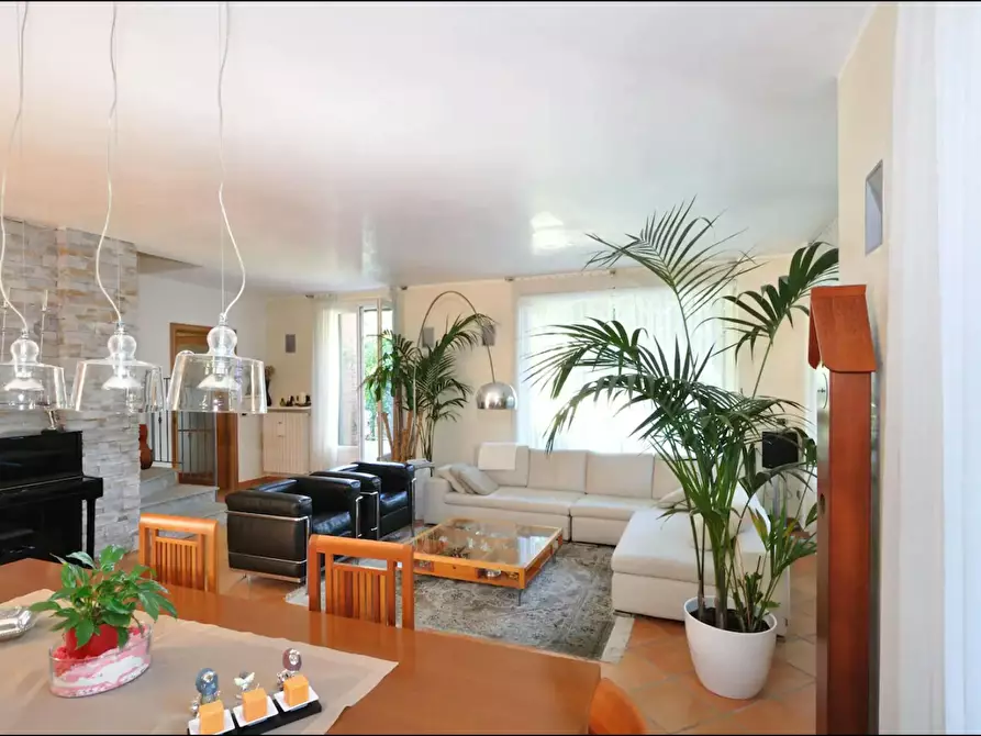 Immagine 4 di Camera in affitto  in Via Cristoforo Colombo a Carate Brianza