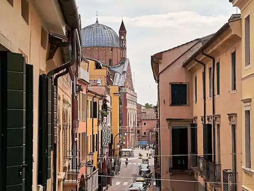 Immagine 10 di Appartamento in affitto  in Via del Santo a Padova