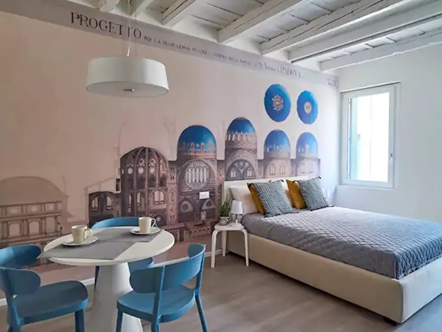 Immagine 2 di Appartamento in affitto  in Via del Santo a Padova