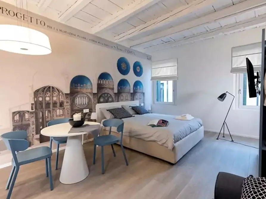 Immagine 1 di Appartamento in affitto  in Via del Santo a Padova