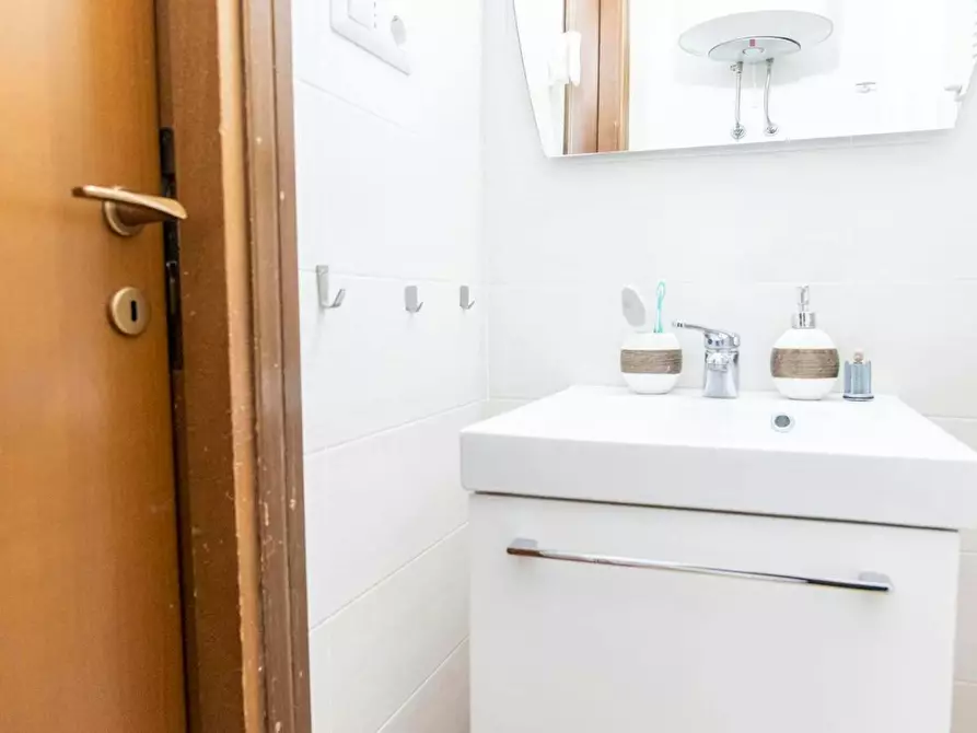 Immagine 6 di Camera in affitto  in Viale Cesare Pavese a Roma