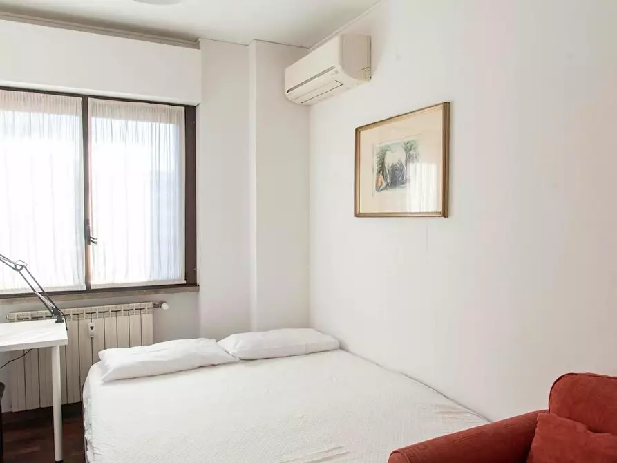Immagine 2 di Camera in affitto  in Viale Cesare Pavese a Roma