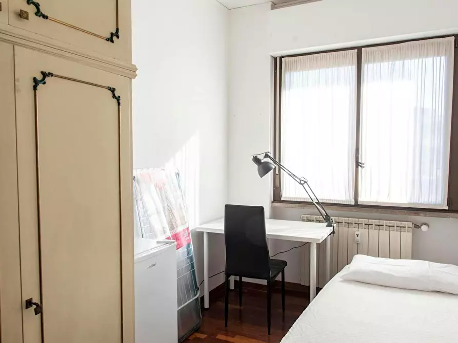 Immagine 1 di Camera in affitto  in Viale Cesare Pavese a Roma