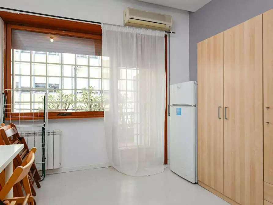 Immagine 2 di Camera in affitto  in Via Edoardo Jenner a Roma