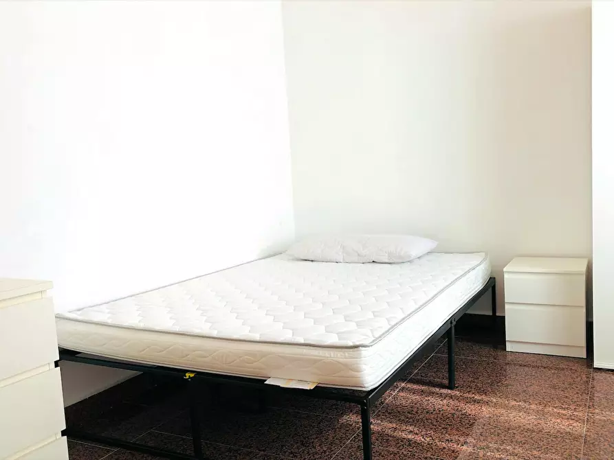 Immagine 2 di Camera in affitto  in Via Alessandro Brisse a Roma