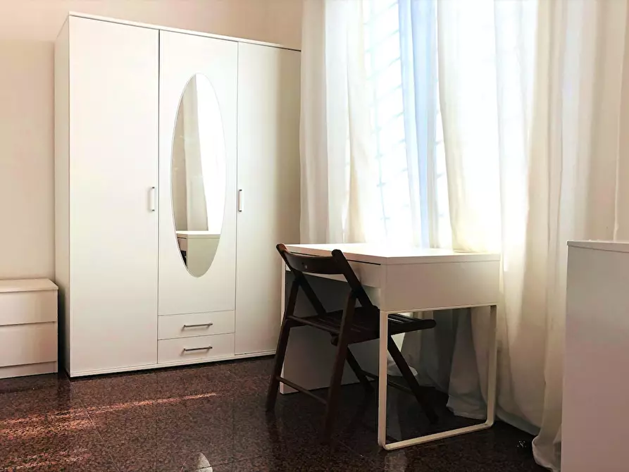 Immagine 4 di Camera in affitto  in Via Alessandro Brisse a Roma
