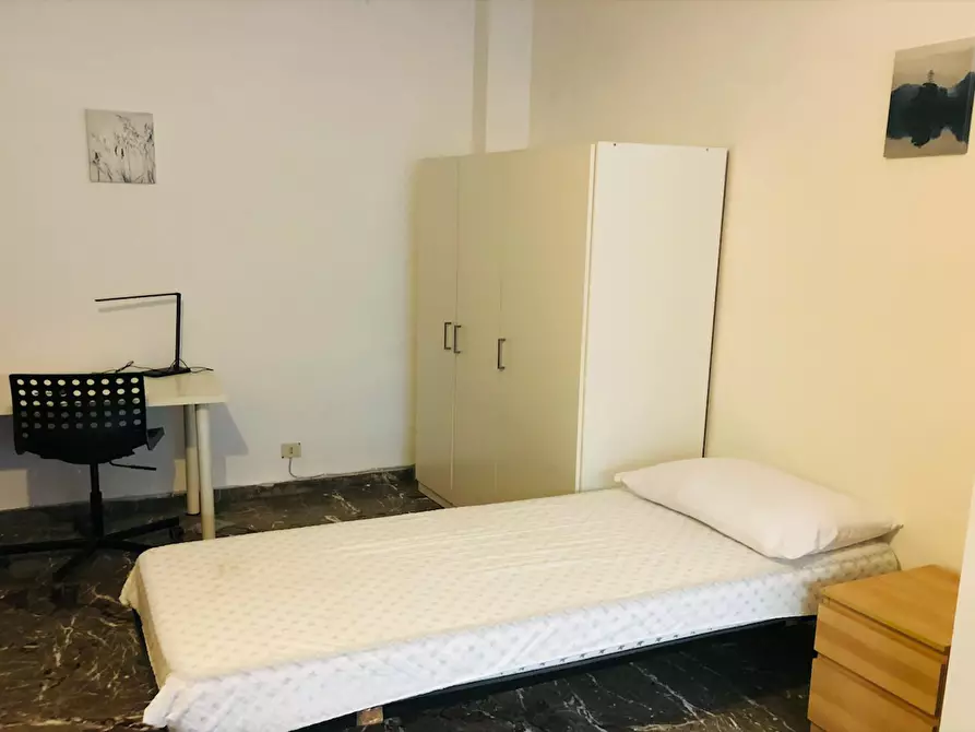 Immagine 4 di Camera condivisa in affitto  in Via Francesco Orestano a Roma