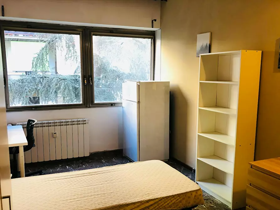 Immagine 2 di Camera condivisa in affitto  in Via Francesco Orestano a Roma