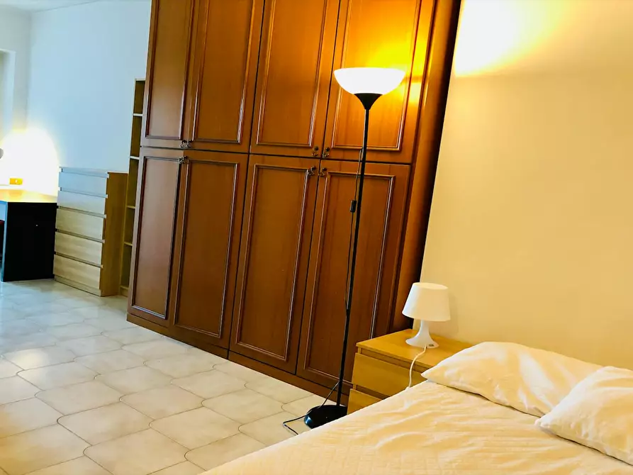 Immagine 2 di Camera in affitto  in Via Gregorio Ricci Curbastro a Roma