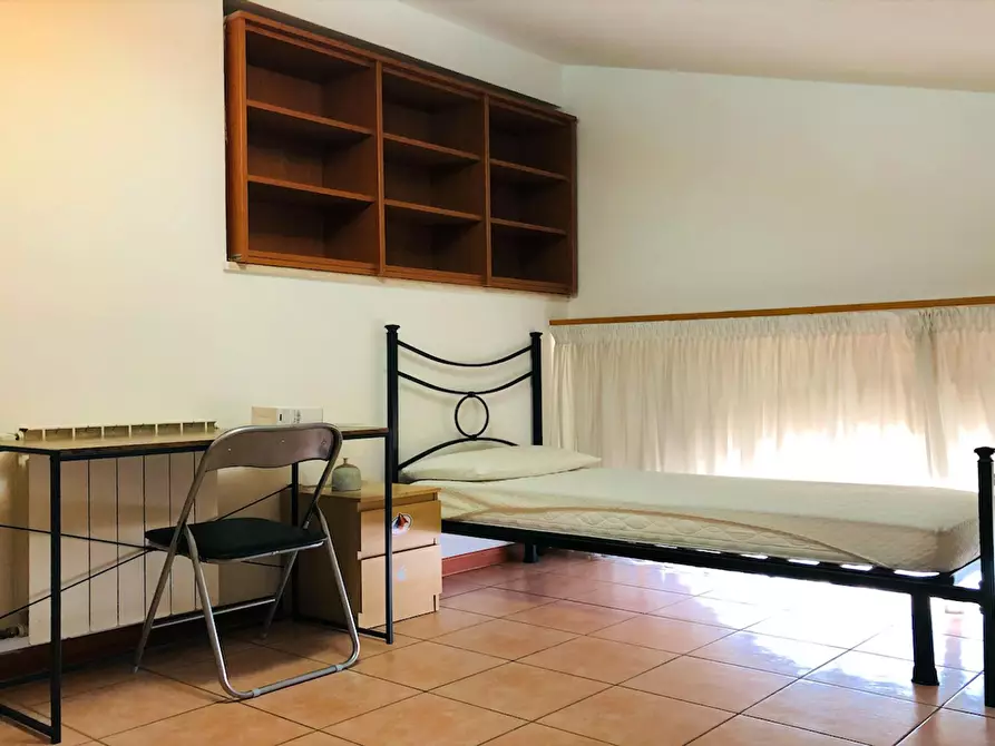 Immagine 2 di Camera condivisa in affitto  in Via Alessandro Brisse a Roma