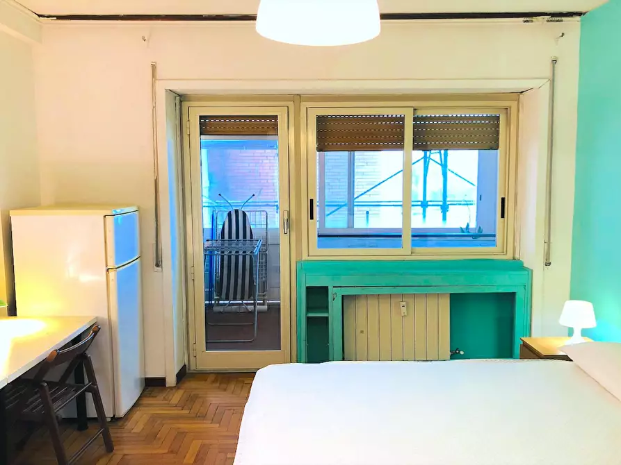 Immagine 2 di Camera in affitto  in Via Gregorio Ricci Curbastro a Roma