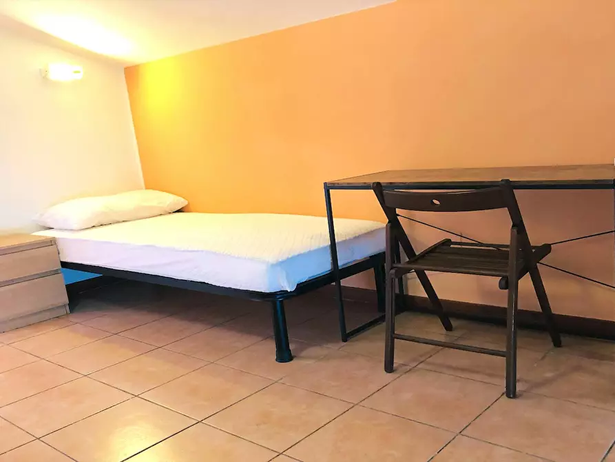 Immagine 3 di Camera condivisa in affitto  in Via Alessandro Brisse a Roma