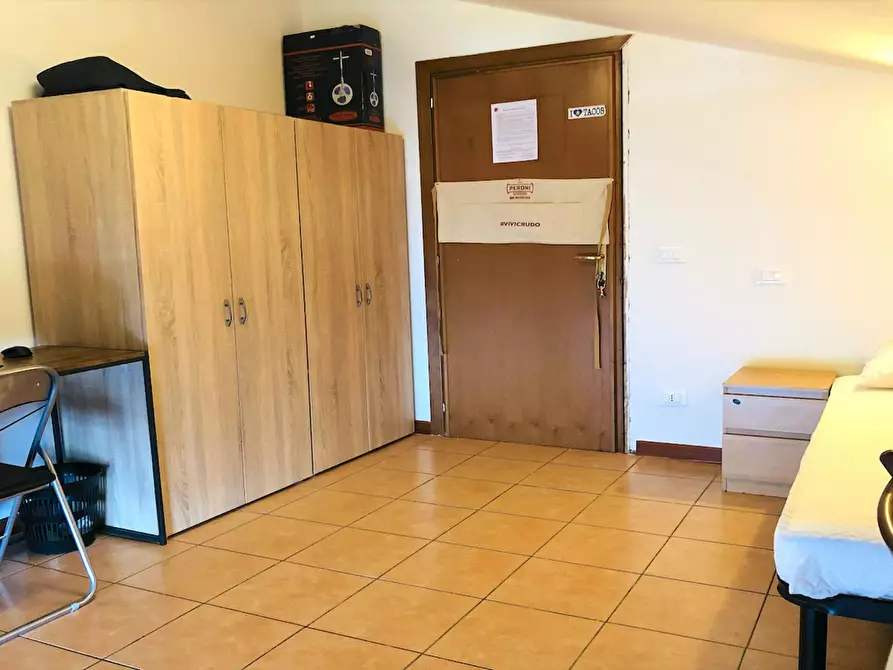 Immagine 5 di Camera condivisa in affitto  in Via Alessandro Brisse a Roma