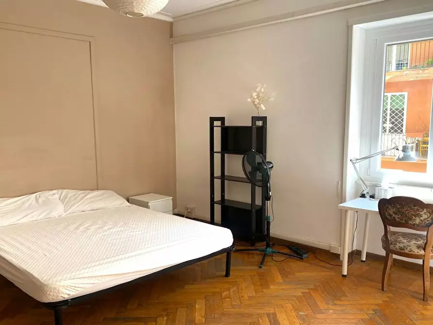 Immagine 3 di Camera in affitto  in Via Oreste Tommasini a Roma