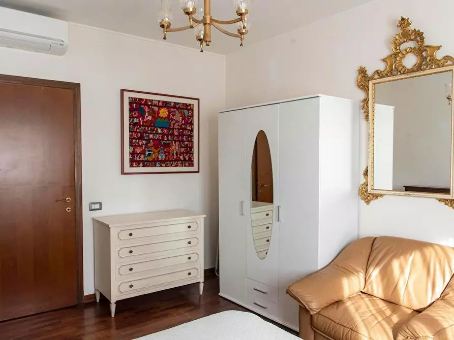 Immagine 4 di Camera in affitto  in Viale Cesare Pavese a Roma