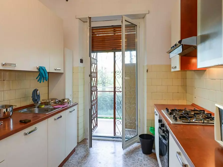 Immagine 8 di Camera in affitto  in Via Dodecaneso a Roma