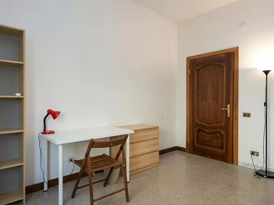 Immagine 3 di Camera in affitto  in Via Bisentina a Roma