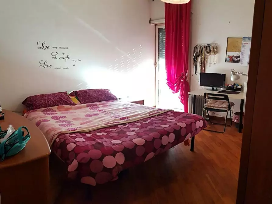 Immagine 1 di Camera in affitto  in Viale Egeo a Roma