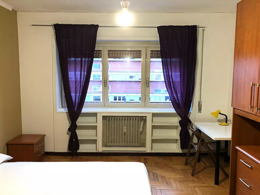 Immagine 2 di Camera in affitto  in Via Gregorio Ricci Curbastro a Roma