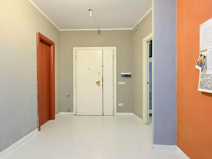 Immagine 10 di Camera in affitto  in Via Edoardo Jenner a Roma