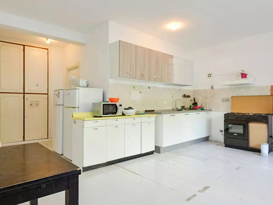 Immagine 7 di Camera in affitto  in Via Edoardo Jenner a Roma