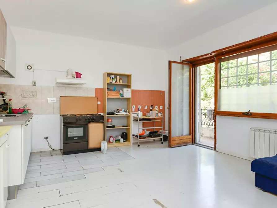 Immagine 6 di Camera in affitto  in Via Edoardo Jenner a Roma