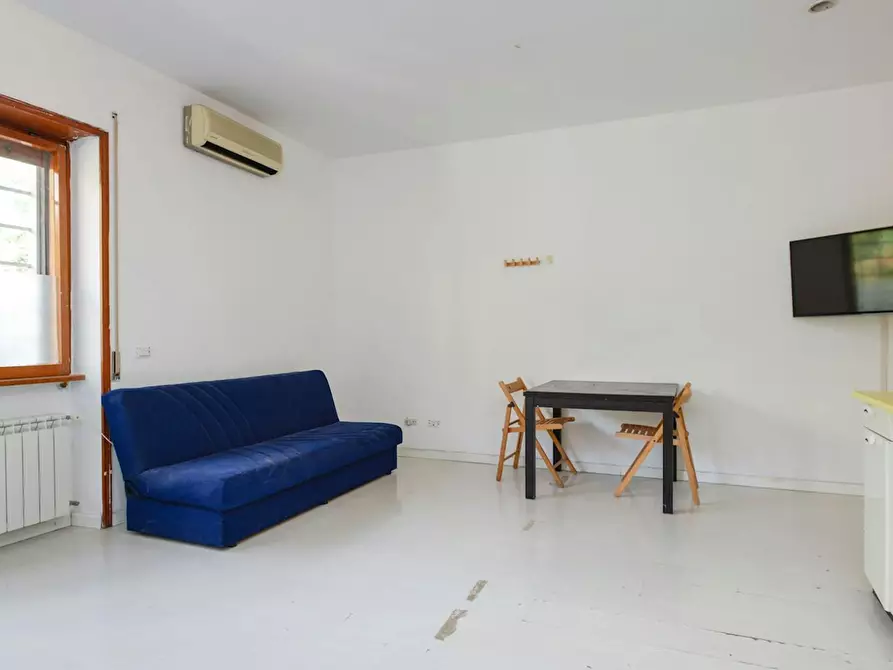 Immagine 9 di Camera in affitto  in Via Edoardo Jenner a Roma