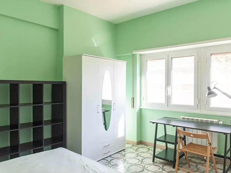 Immagine 1 di Camera in affitto  in Via Antonino Pio a Roma