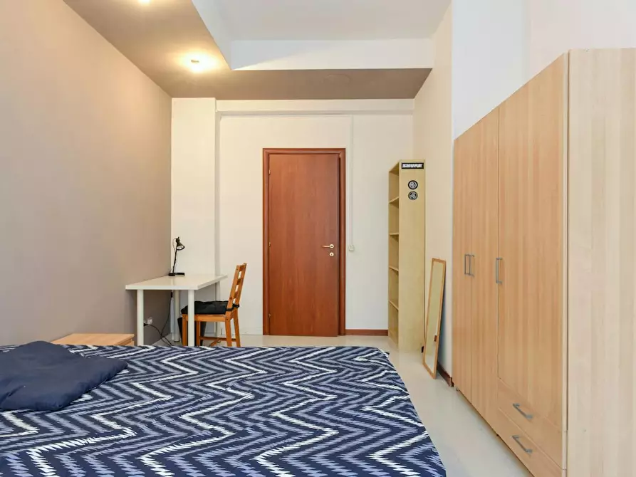 Immagine 2 di Camera in affitto  in Via Edoardo Jenner a Roma