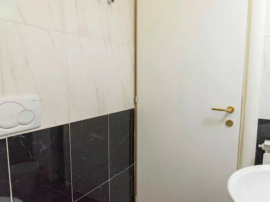 Immagine 8 di Camera in affitto  in Via Napoleone III a Roma