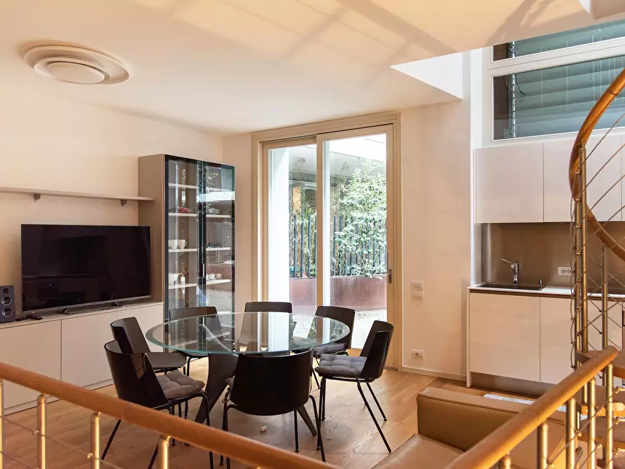 Immagine 2 di Appartamento in affitto  in Viale Monte Grappa a Milano