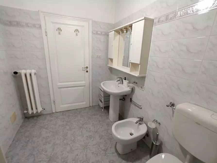 Immagine 7 di Camera condivisa in affitto  in Viale dei Mille a Firenze