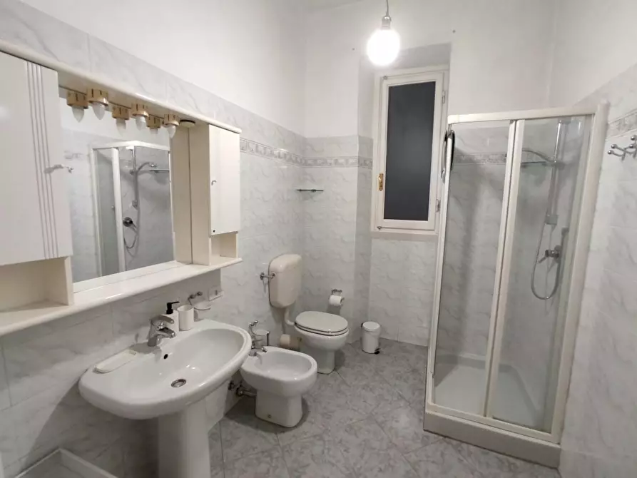 Immagine 6 di Camera condivisa in affitto  in Viale dei Mille a Firenze