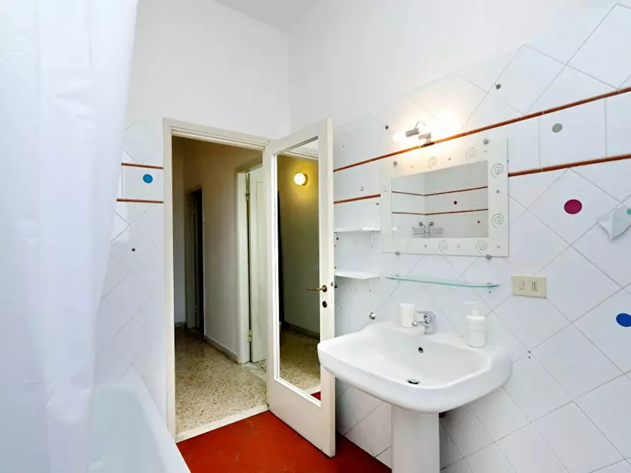 Immagine 10 di Camera in affitto  in Via Vincenzo Bellini a Firenze