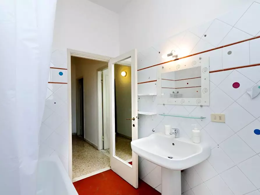 Immagine 10 di Camera in affitto  in Via Vincenzo Bellini a Firenze