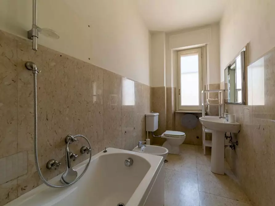 Immagine 10 di Camera condivisa in affitto  in Viale dei Mille a Firenze