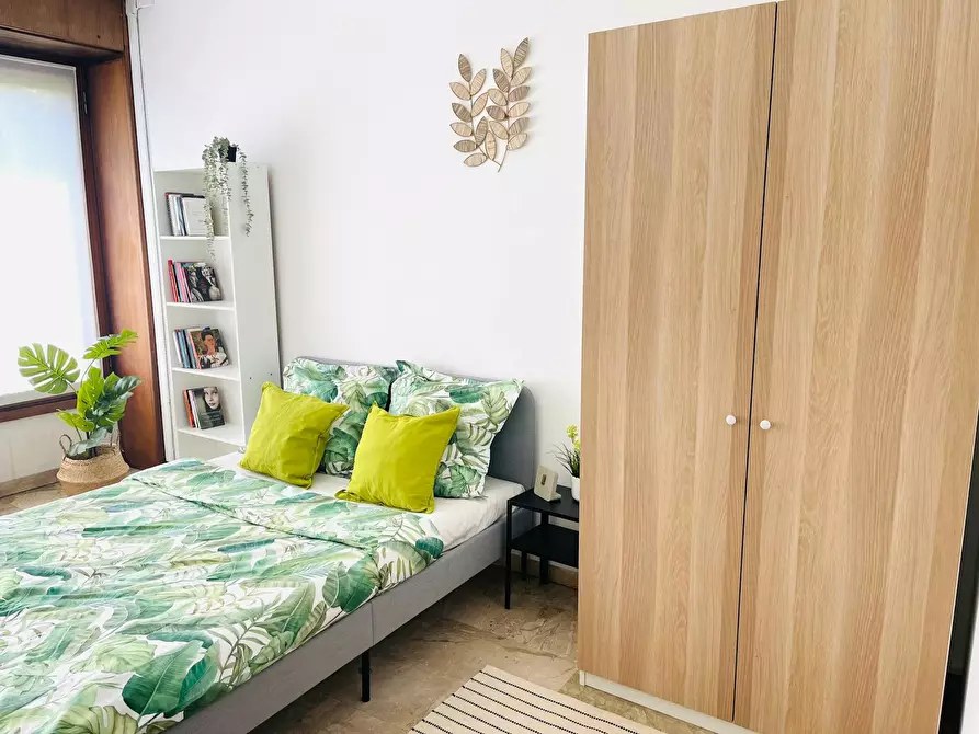 Immagine 2 di Camera in affitto  in Via Antonio Canova a Milano