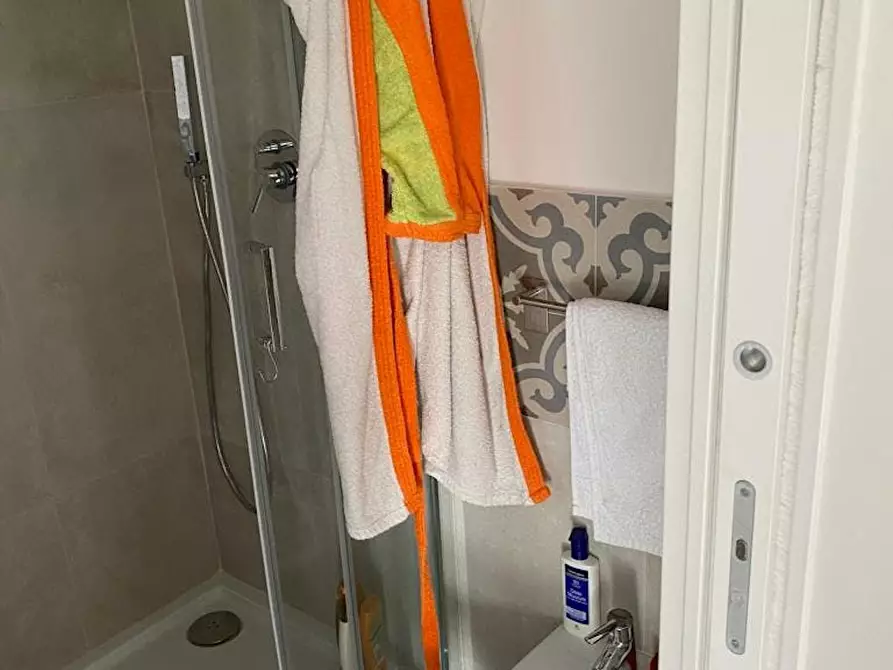 Immagine 10 di Camera in affitto  in Via Giulio Venticinque a Roma