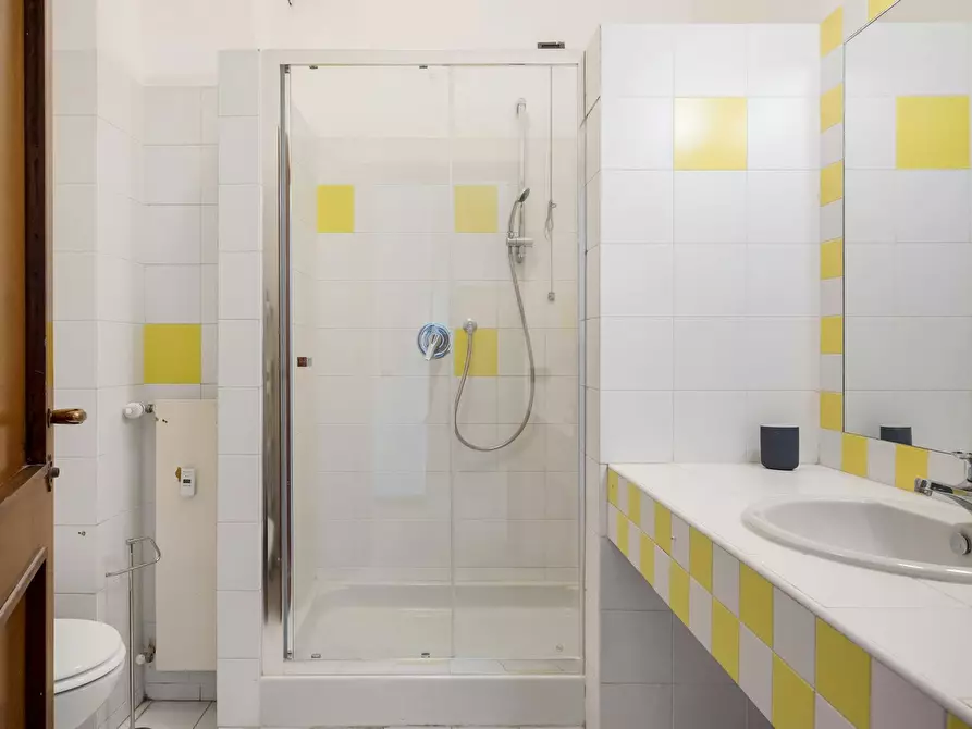 Immagine 9 di Camera in affitto  in Via Curtatone a Milano