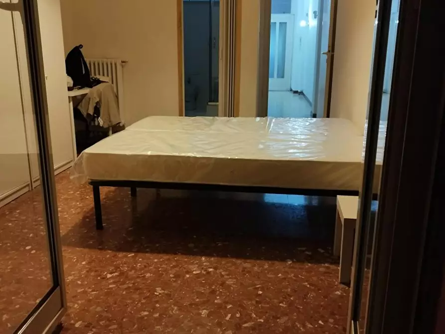 Immagine 1 di Camera in affitto  in Via Borghesano Lucchese a Roma