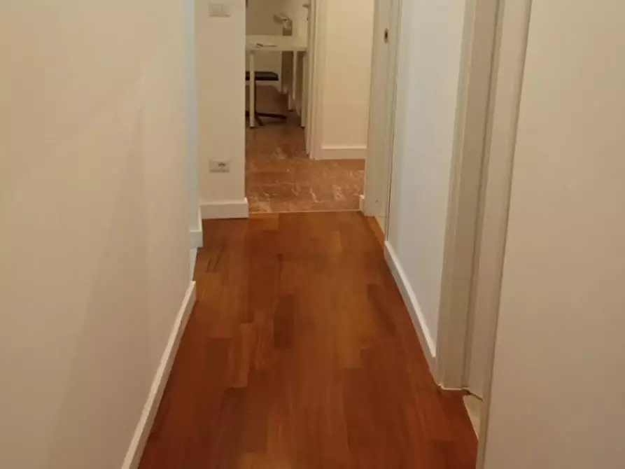 Immagine 6 di Camera in affitto  in Via Macedonia a Roma