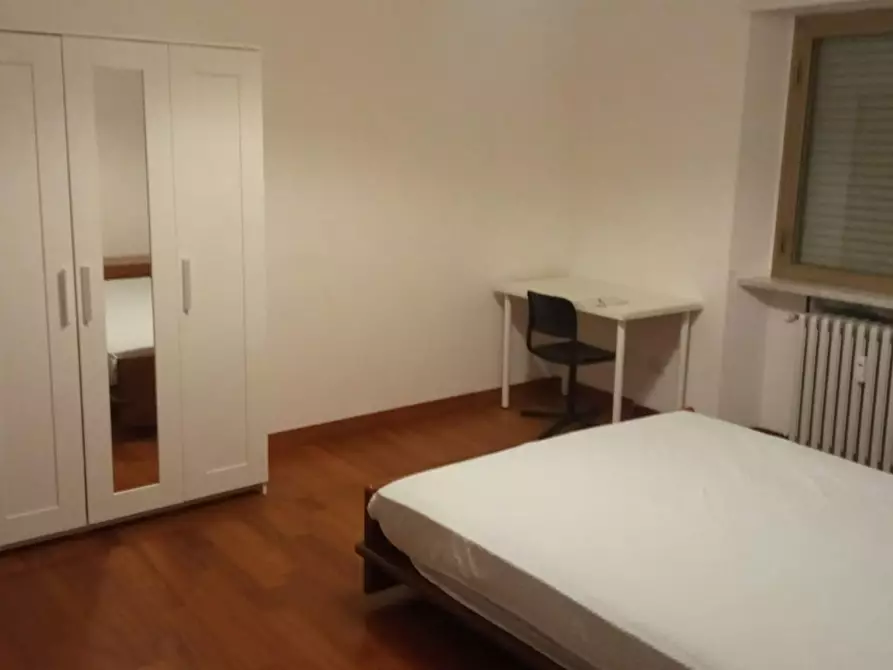 Immagine 3 di Camera in affitto  in Via Macedonia a Roma