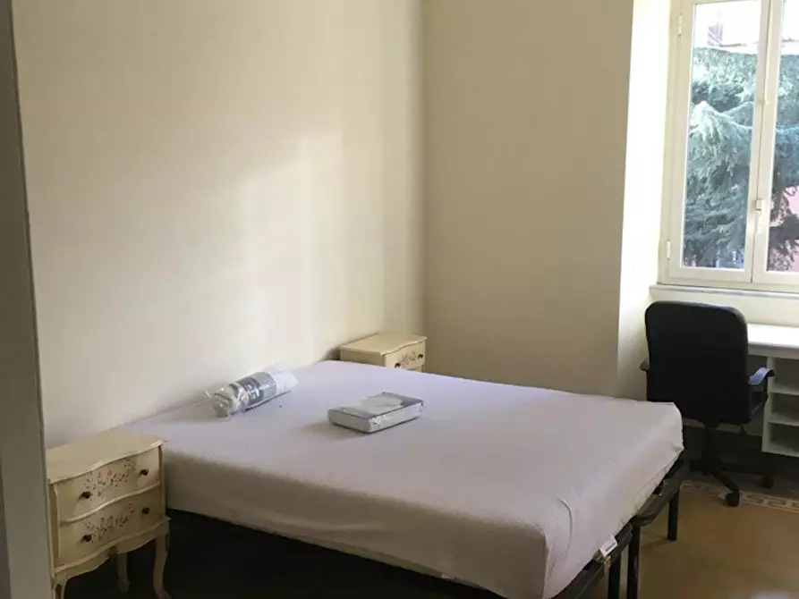 Immagine 2 di Camera in affitto  in Via Gallia a Roma