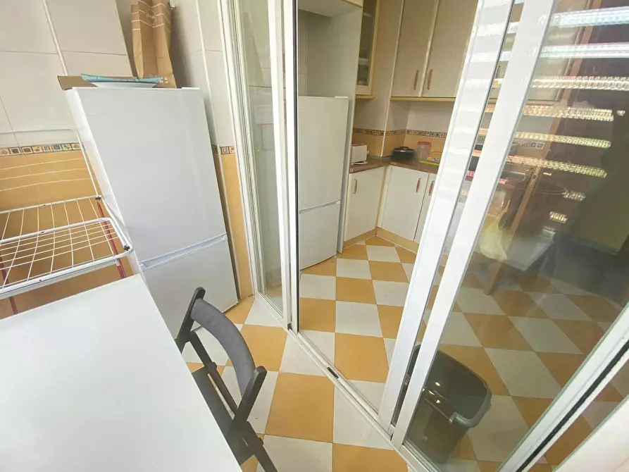 Immagine 10 di Camera in affitto  in Calle de Membézar a Madrid