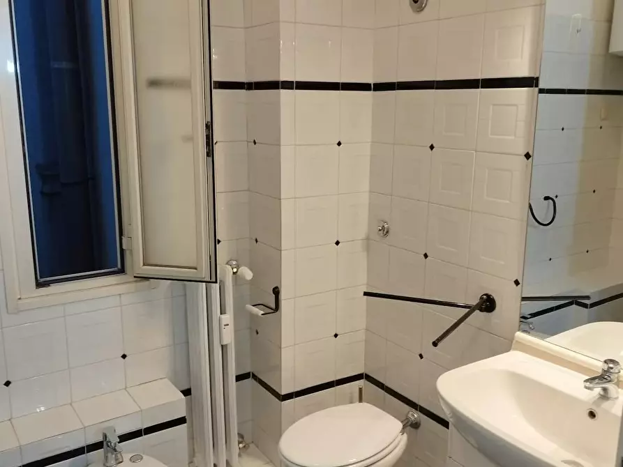 Immagine 4 di Camera in affitto  in Via Borghesano Lucchese a Roma
