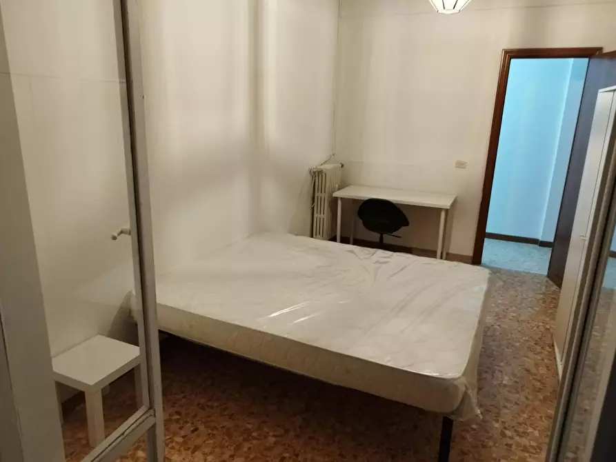 Immagine 1 di Camera in affitto  in Via Borghesano Lucchese a Roma