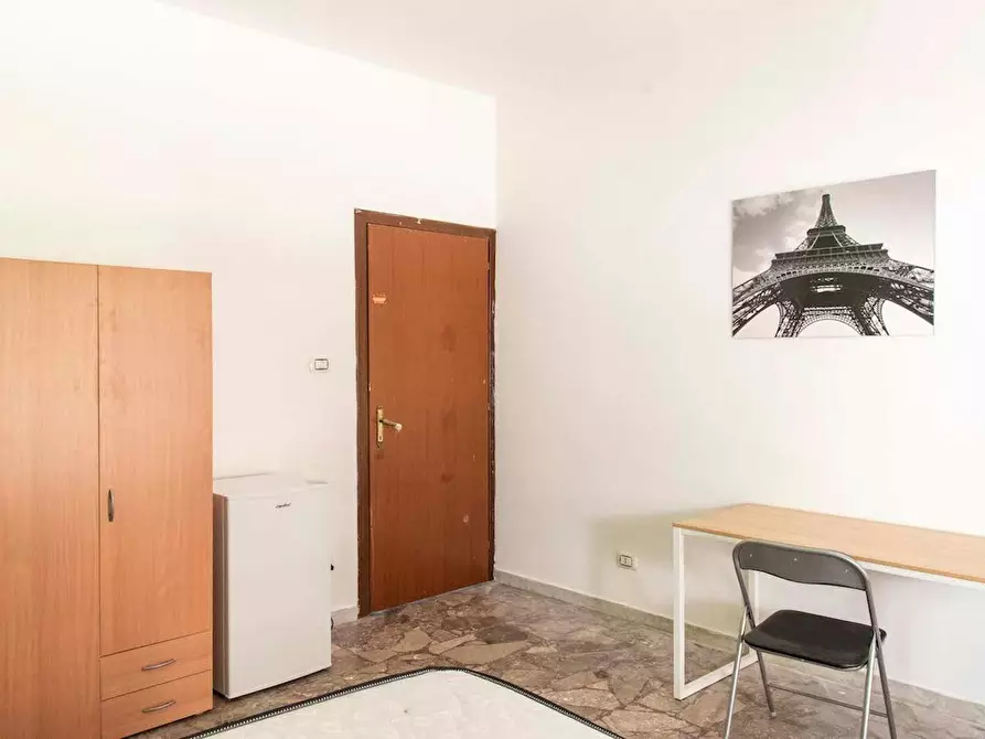 Immagine 3 di Camera in affitto  in Via Gregorio Ricci Curbastro a Roma