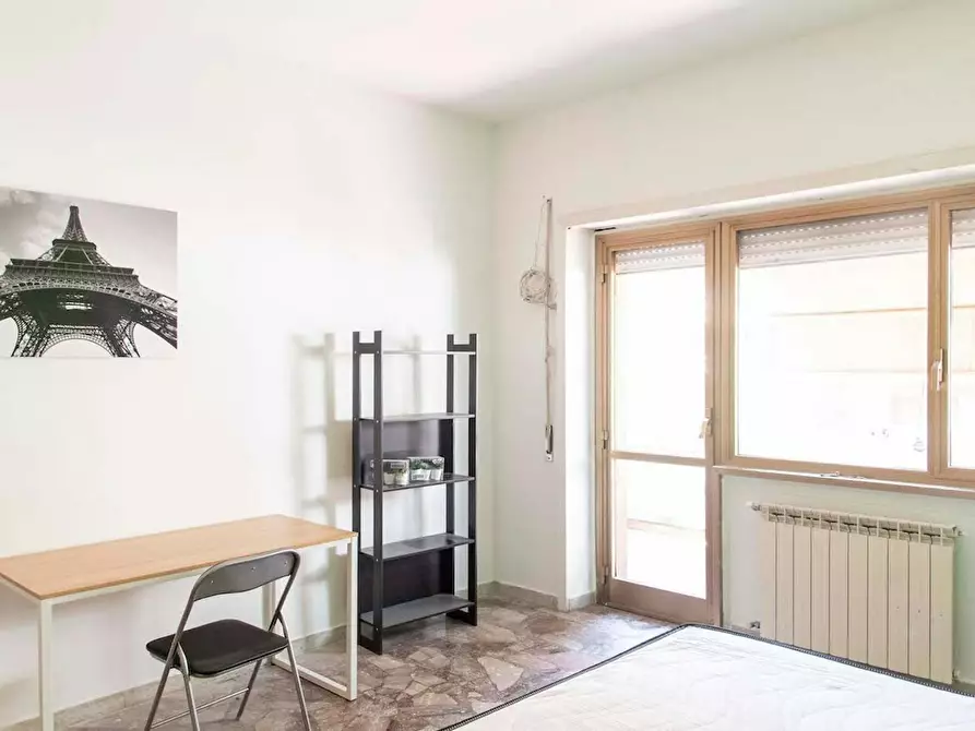 Immagine 2 di Camera in affitto  in Via Gregorio Ricci Curbastro a Roma