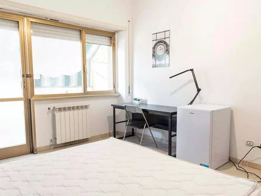 Immagine 2 di Camera in affitto  in Via Gregorio Ricci Curbastro a Roma